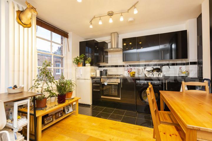 Located in a prime area close to the vibrant upper street with tons of amenaties Paget Street, Angel
